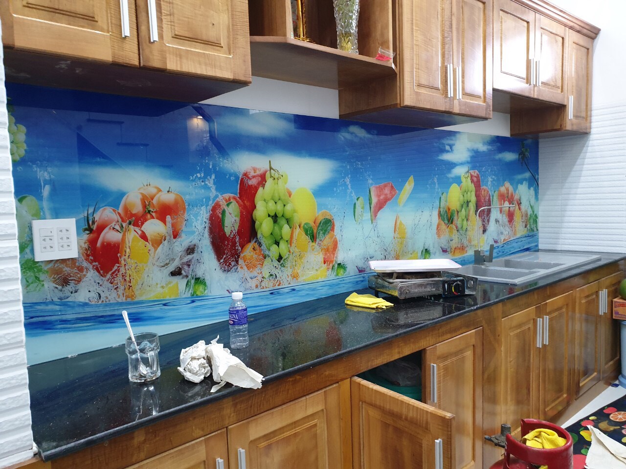 Bảng giá thi công dịch vụ kính ốp bếp 3D tại TpHCM